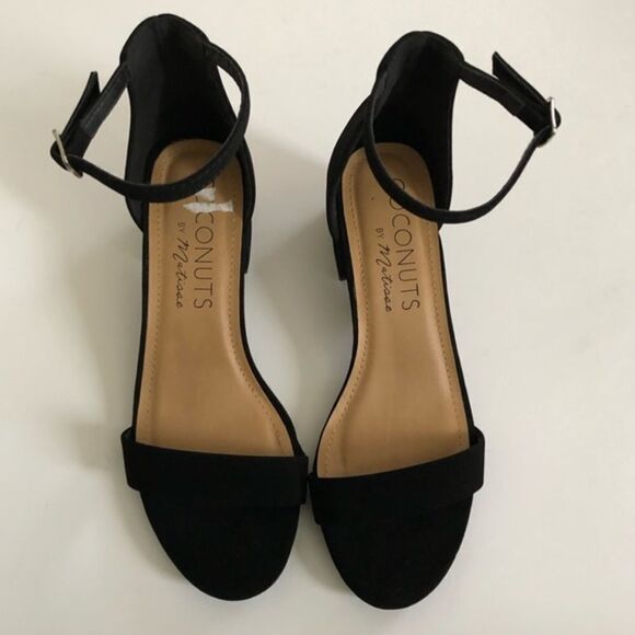 ✨ Coconuts by Matisse
Greta Sandal✨ - Picture 8 of 8